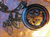 Montre pendentif steampunk : Dragon d'or