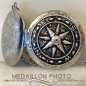 pendentif medaillon photo touche rétro » pour la silhouette masculine qui vous aidera à accentuer et souligner votre style
