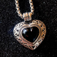 bijoux vintage, médaillon avec les secrets de perles du temps, cadeau de Noël, cadeau pour grand-mère, pendentif avec fermoir en argent, pendentif en forme de coeur